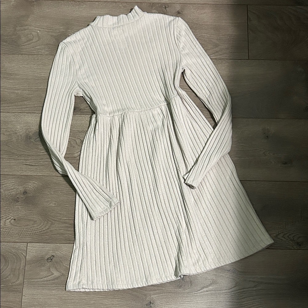 SO Ribbed Knit Top in Light Gray - Picture 3 of 3
